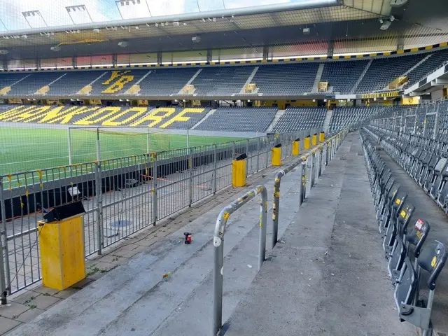 Neue Beschallungsanlage Wandorfstadium für den YB Fanclub – 8 Line Array Lautsprecher mit Halterung für den Zaun. Komplettes Beschallungsystem.